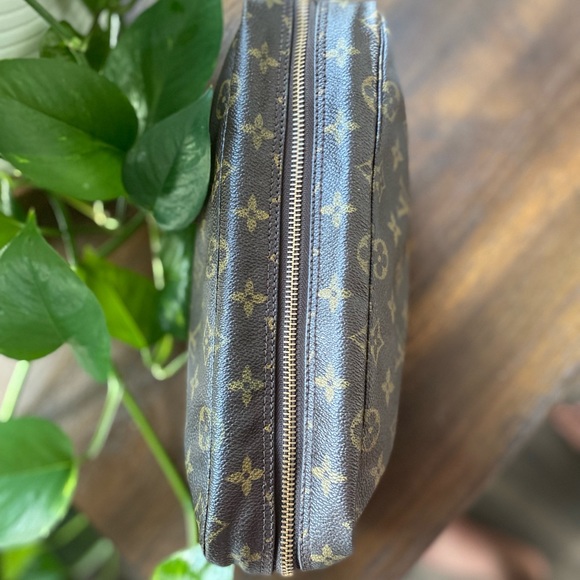 Perfect size authentic vintage monogram LV toiletry bag - Picture 10 of 11